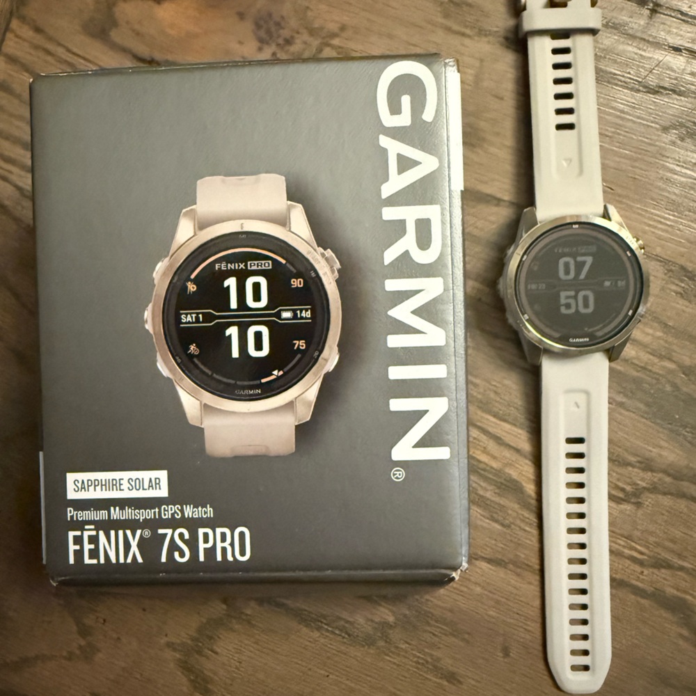 Garmin Fenix 7S Pro Sapphire Solar in Soft Gold/ Cream Band